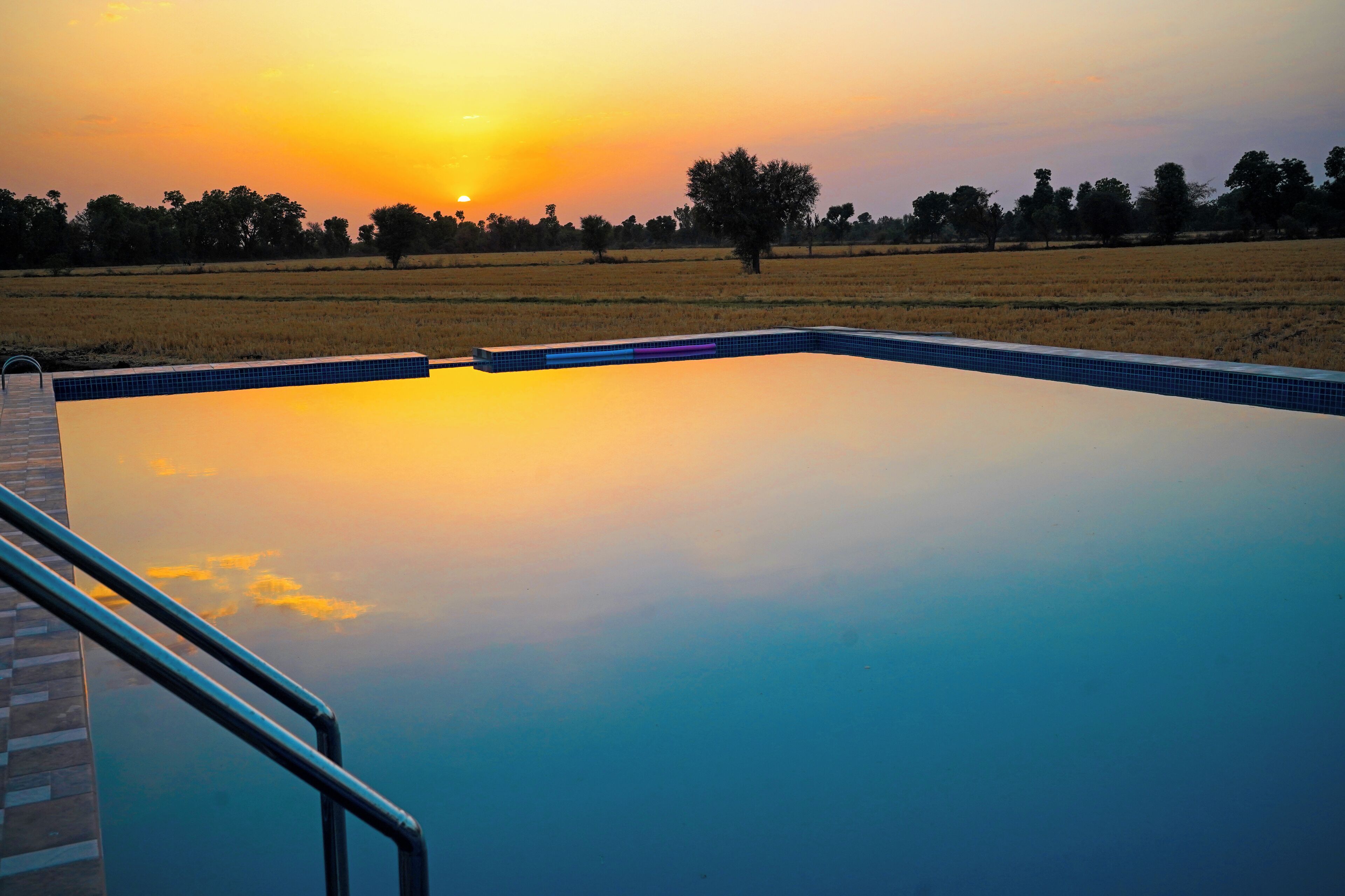 حمّام سباحة خارجي