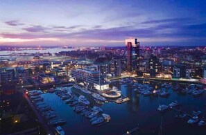 Marina - 40 foot luxury yacht on 5* Ocean Village Marina (Southampton)