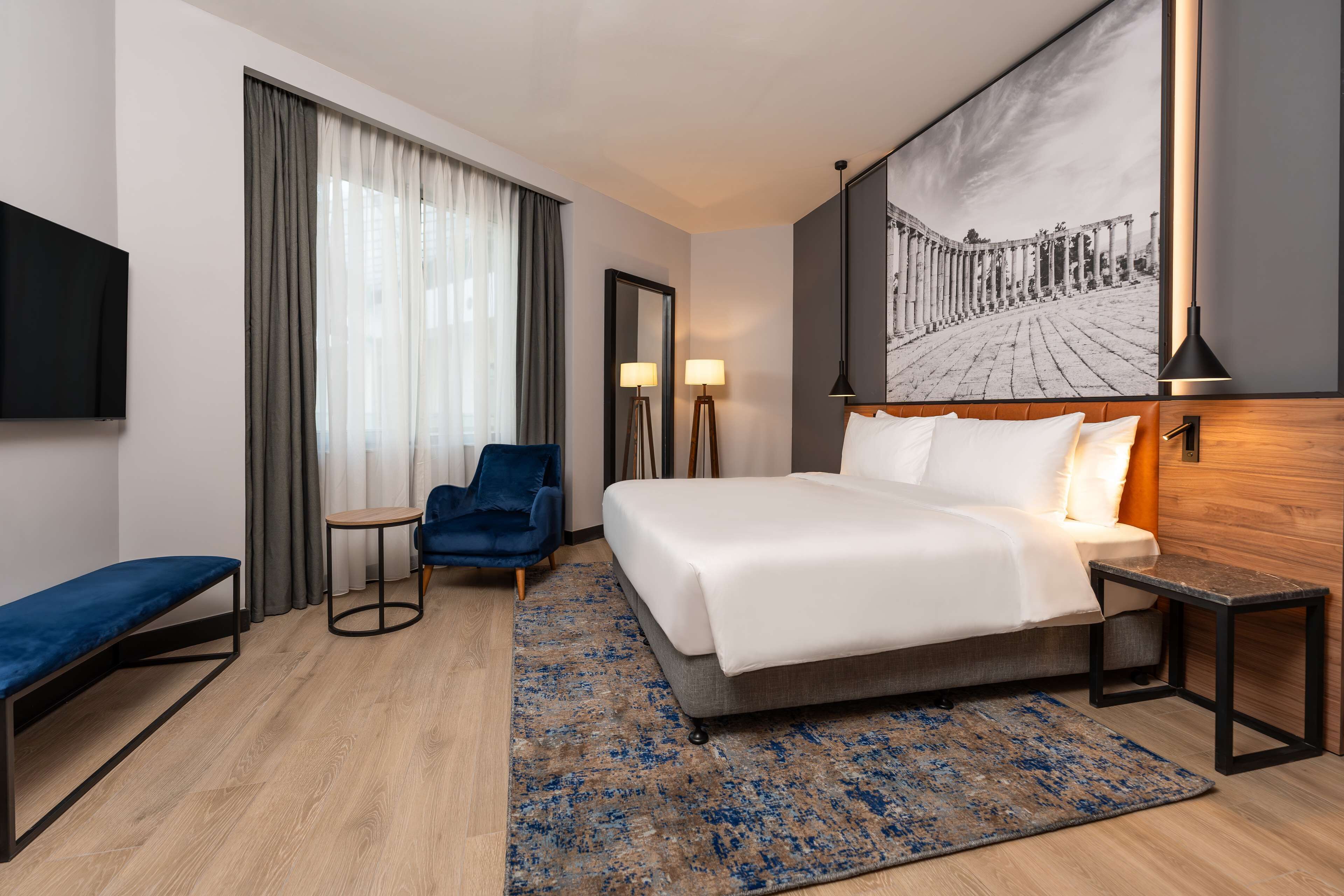 Suite junior, no fumadores | Minibar, caja fuerte, escritorio y espacio para trabajar con un portátil