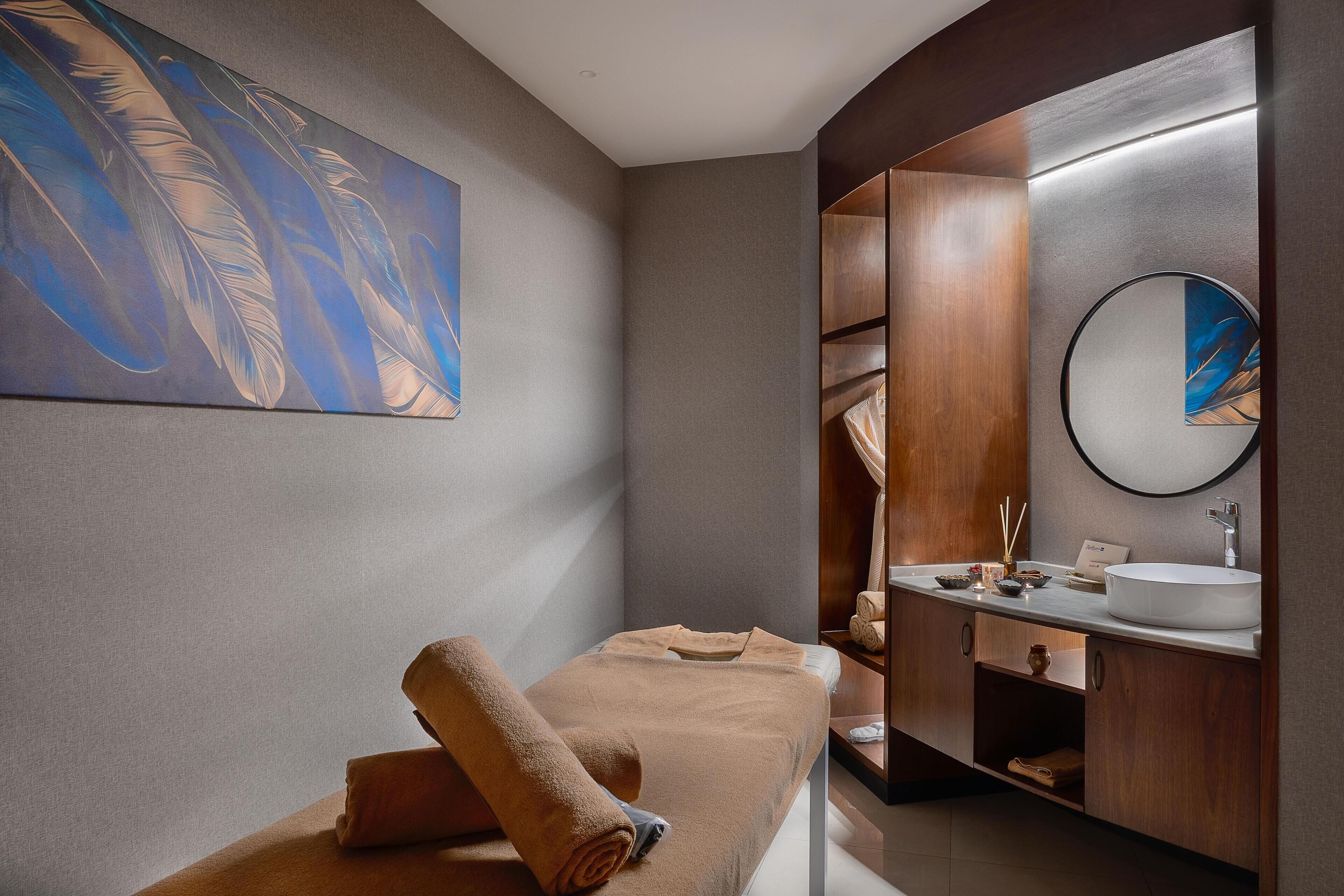 Salas de tratamientos para parejas, sauna, bañera de hidromasaje 