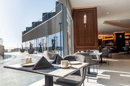 Restaurant. Radisson Blu Hotel, Amman Galleria Mall