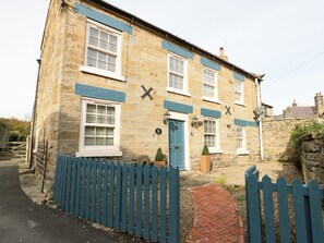 Exterior - The Nook at 29 High Street (Scarborough)