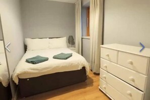 2 slaapkamers, een strijkplank/strijkijzer, reisbedje, gratis wifi