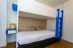 2 室のベッドルーム、アイロン / アイロン台、旅行用ベビーベッド、WiFi (無料)