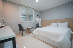 1 bedroom, premium bedding, memory-foam beds, desk - Juno Hotel (Mokpo)