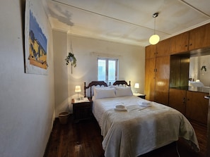 3 bedrooms, desk, iron/ironing board, travel crib