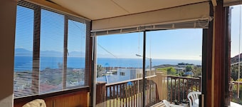 Historical Sea view apartment close to Mosselbay Point, shops & lighthouse