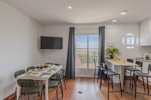 Unclassified image, 3 of 27, button