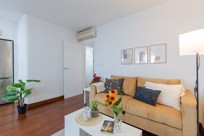 Unclassified image, 5 of 27, button