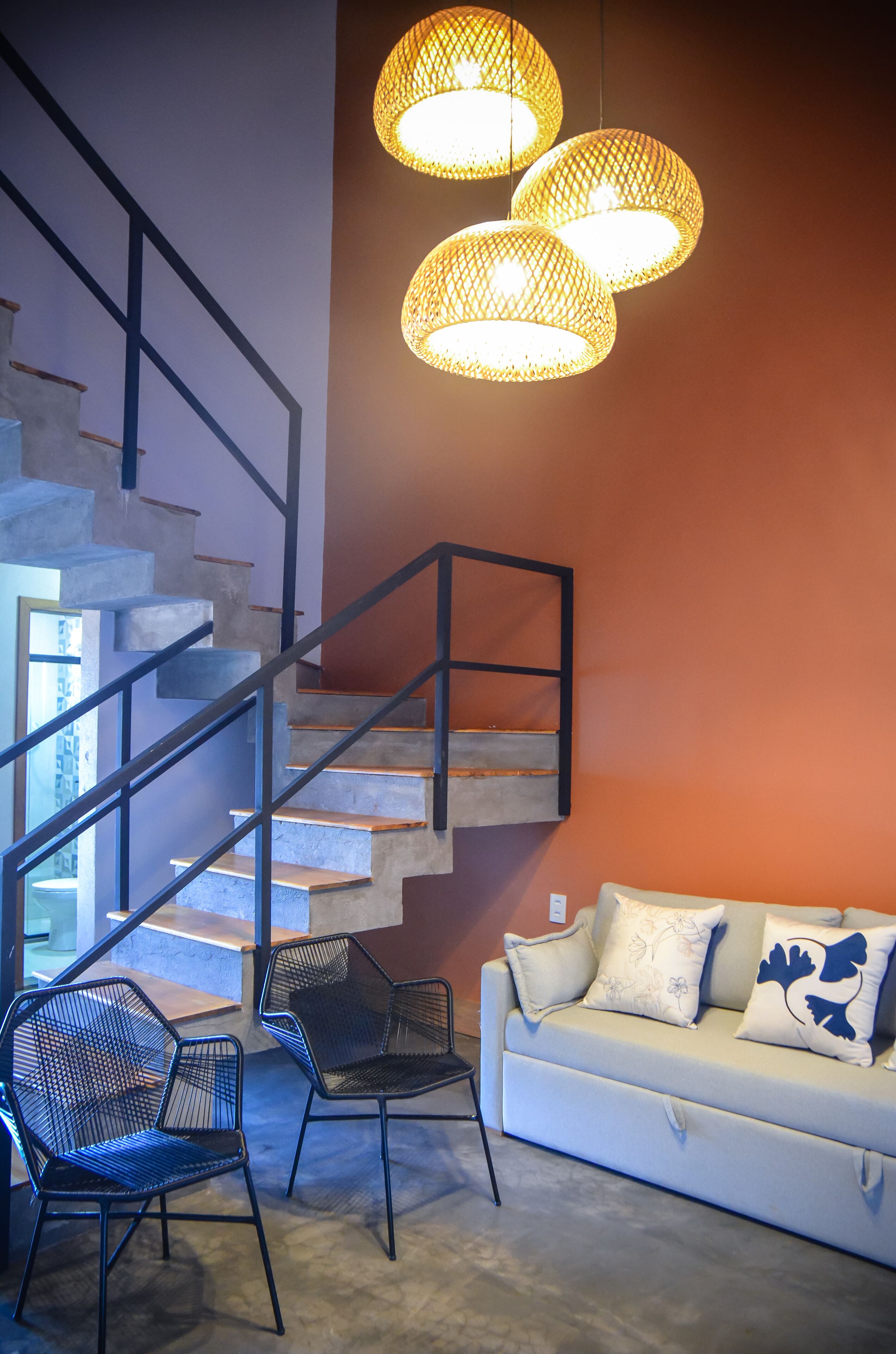 50-英寸LED 电视（配备数码频道）、Netflix、流媒体服务