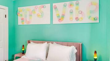 2 chambres, bureau, fer et planche à repasser, lit parapluie