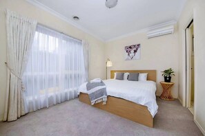 4 dormitoris, planxa i posts de planxar, wifi i roba de llit