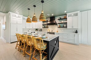 Fridge, microwave, oven, stovetop - New Home! Pool with Waterslide! Game Room! - Lucky in Lido (Lido Key)