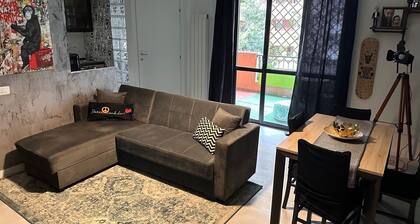 Casa Nuovo Salario, Palazzina in Cortina, Zona Roma Nord. Collegato Bene