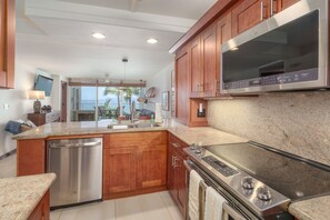 Fridge, microwave, stovetop, dishwasher