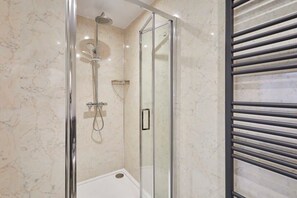 Shower, hair dryer, towels, shampoo