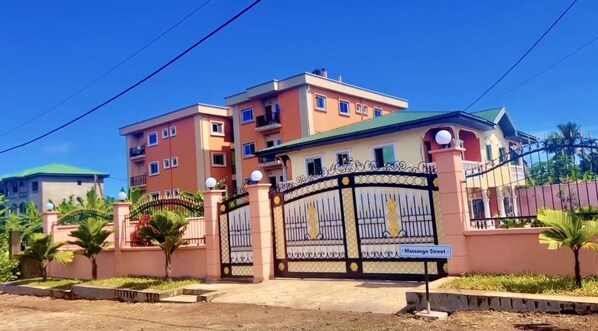 House | Exterior - Stunning 3-bedrooms Guesthouse in Limbe Cameroon (Limbe)