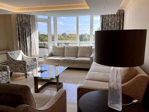 Smart TV - Stunning Hyde Park Panorama Luxury 4-Bedroom Oasis (London)