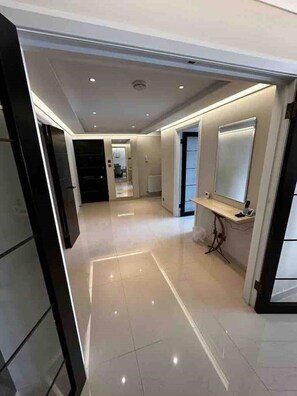 Interior - Stunning Hyde Park Panorama Luxury 4-Bedroom Oasis (London)