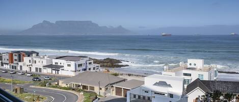 Apartment (2 Bedrooms) | Front of property