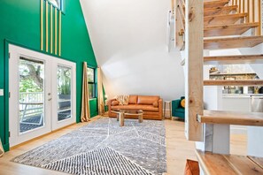 Una Smart TV, una chimenea