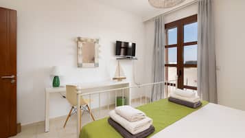 2 quartos, cofres nos quartos, cortinas blackout, quartos à prova de som