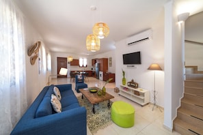Villa, 2 Bedrooms, Mountain View | Living area
