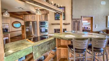 Rumah, 4 kamar tidur | Dapur pribadi | Lemari es, oven, kompor, dan mesin pembuat kopi/teh