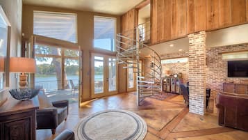 Rumah, 4 kamar tidur | Area keluarga | Smart TV