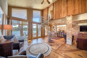 Hus, 4 soverom | Oppholdsområde | Smart-TV