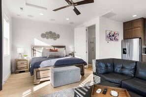 1 Schlafzimmer, Schreibtisch, laptopgeeigneter Arbeitsplatz