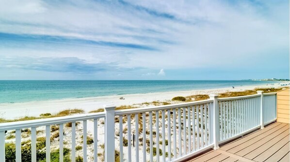 On the beach - Pet Friendly- Beach Front- Double Balconies- 3BR Beach Haven C7 (Treasure Island)