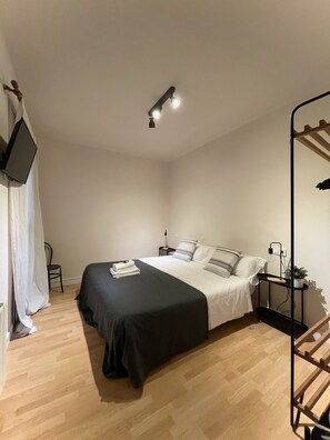 Standard Room, Shared Bathroom | Free WiFi, bed sheets - BARCELONA PR GUESTHOUSE (El Prat de Llobregat)
