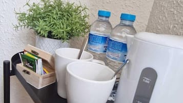 Habitación estándar, baño compartido | Servicio de la habitación