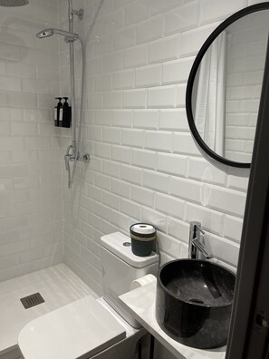 Standard Room, Shared Bathroom | Bathroom | Towels