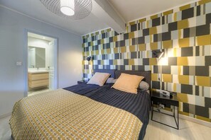 5 bedrooms, desk, iron/ironing board, free WiFi