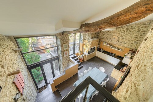 Superlative old town property with pool & bar room