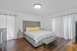 5 Schlafzimmer, Schreibtisch, Bügeleisen/Bügelbrett, WLAN