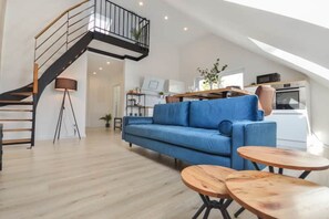 Smart TV - Luftig, Leicht & Lebensfroh - Loft Wi-fi TV (Bielefeld)