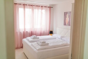 2 quartos, ferros/tábuas de passar roupa, Wi-Fi, roupa de cama