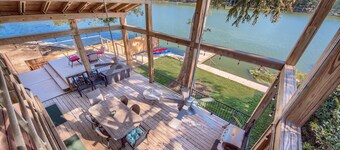 NEW UNIQUE LAKEFRONT LISTING! Waters edge at Lake Dunlap.