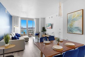 Interior - Near Beach + Pool + Infinity View |Balcony + Gym (Hallandale Beach)