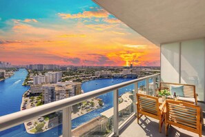 Property grounds - Near Beach + Pool + Infinity View |Balcony + Gym (Hallandale Beach)
