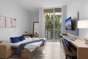 2 camere, una scrivania, ferro/asse da stiro, culla da viaggio