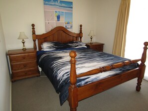 4 bedrooms, iron/ironing board