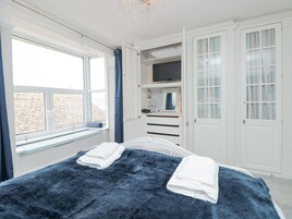 2 bedrooms, individually decorated, individually furnished, free WiFi