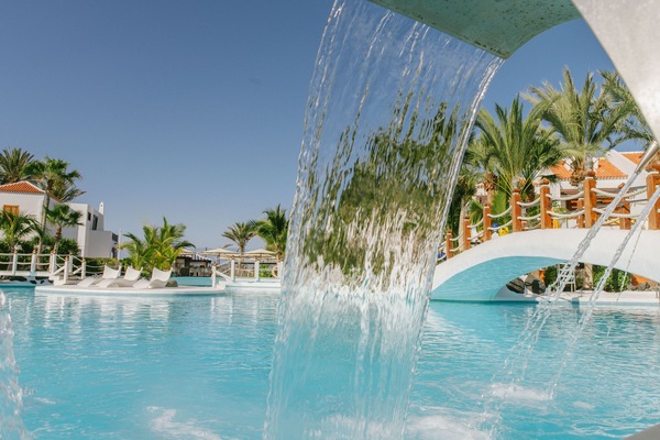 2 outdoor pools, pool umbrellas, sun loungers