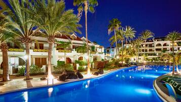 2 outdoor pools, pool umbrellas, sun loungers