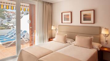 Superior Apartment, 2 Bedrooms, Terrace, Garden View | Free WiFi, bed sheets