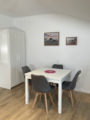 Dining - Modernes Apartment in Oldenburg, in der Nähe von Universität (Oldenburg)